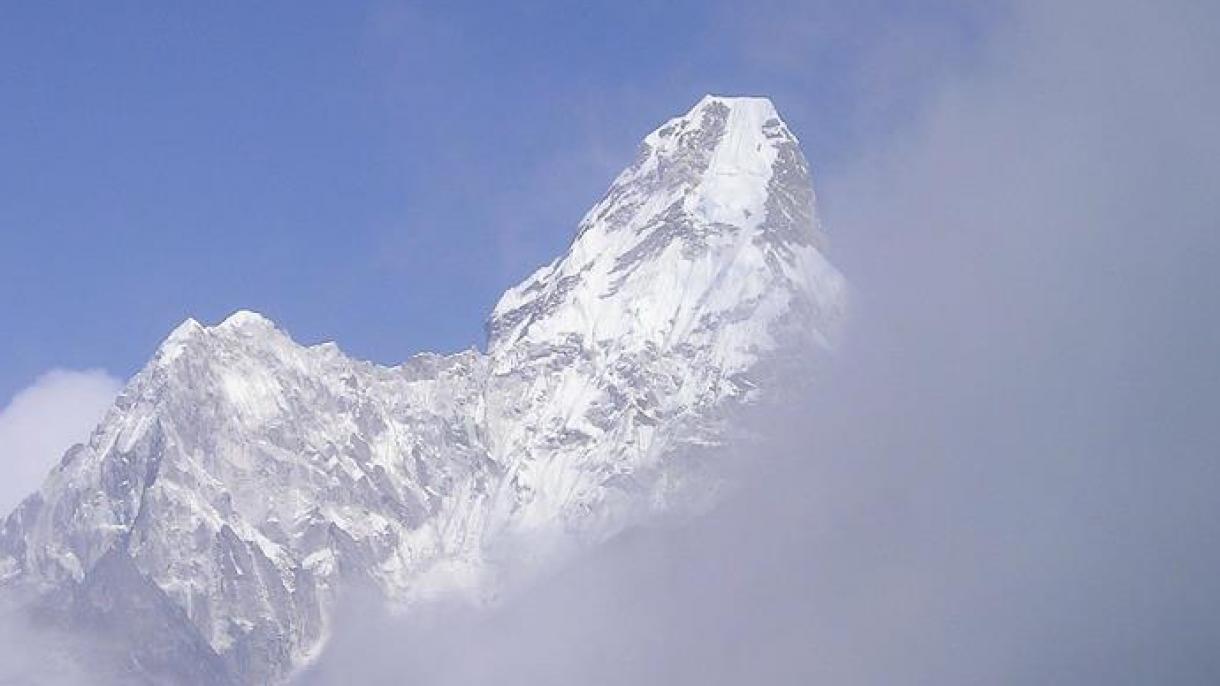 Nepalda dağın zirvəsinə qalxan zaman 9 alpinist ölüb