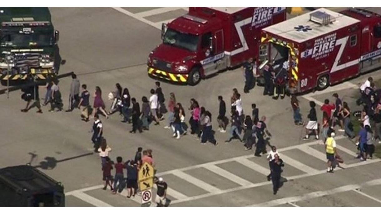 Tiroteio na Califórnia: dois jovens morreram num ataque armado numa escola em Santa Clarita