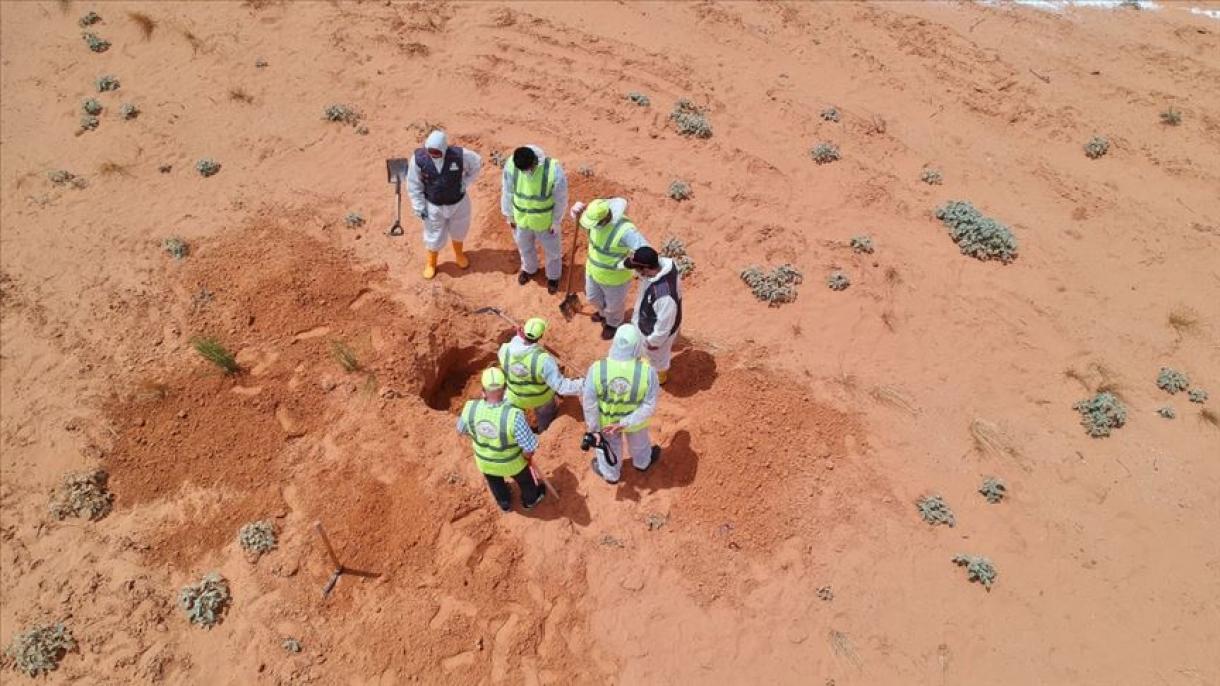 Mais 5 corpos exumados nas valas comuns em Tarhuna, na Líbia