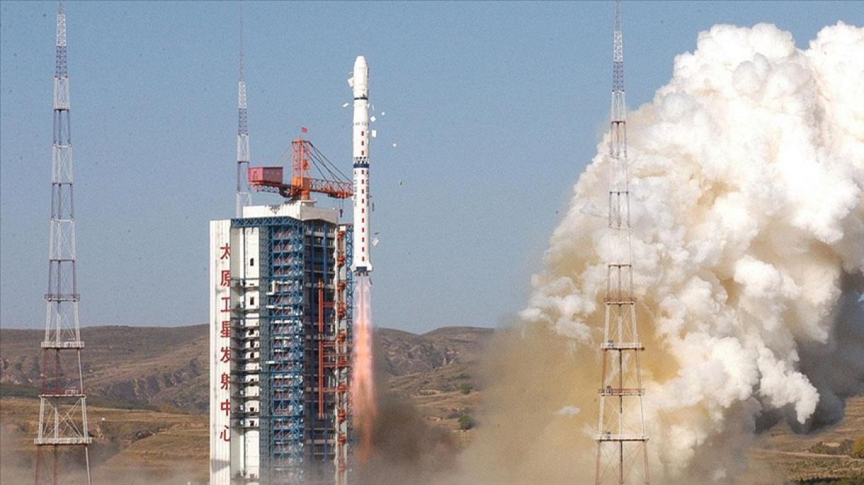 中国成功发射两颗试验十二号卫星