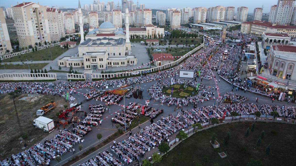 basaksehir belediyesi iftar.jpg