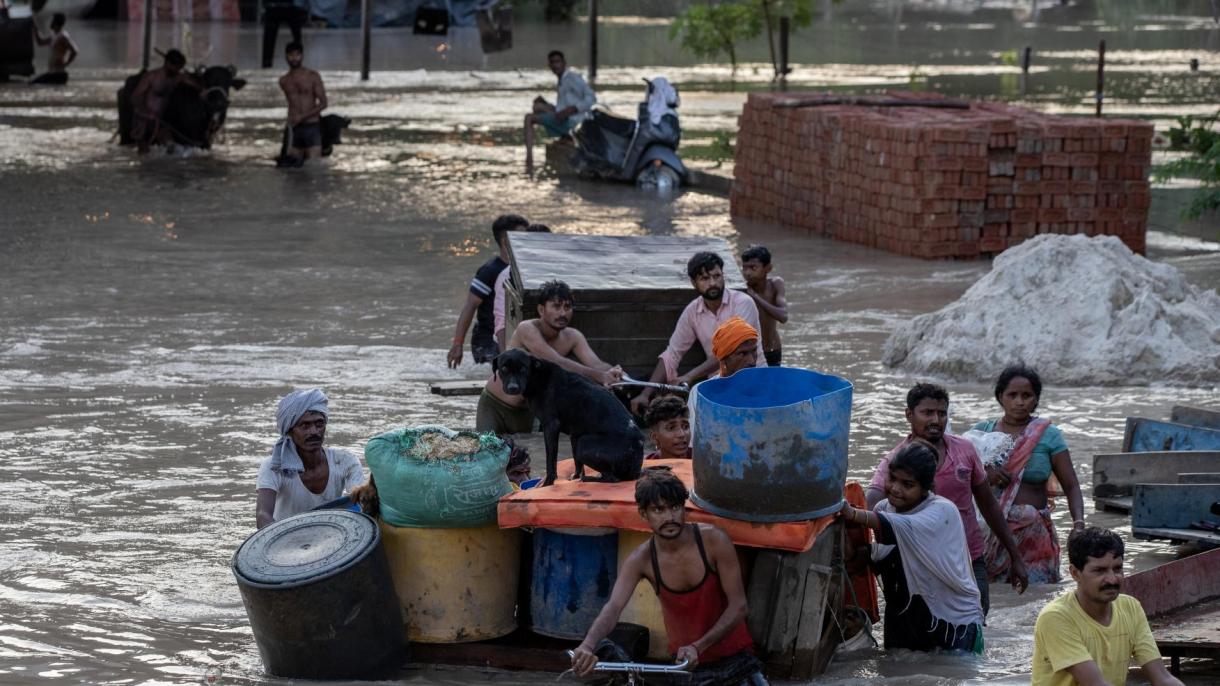 印度洪水泛滥死亡人数超90人