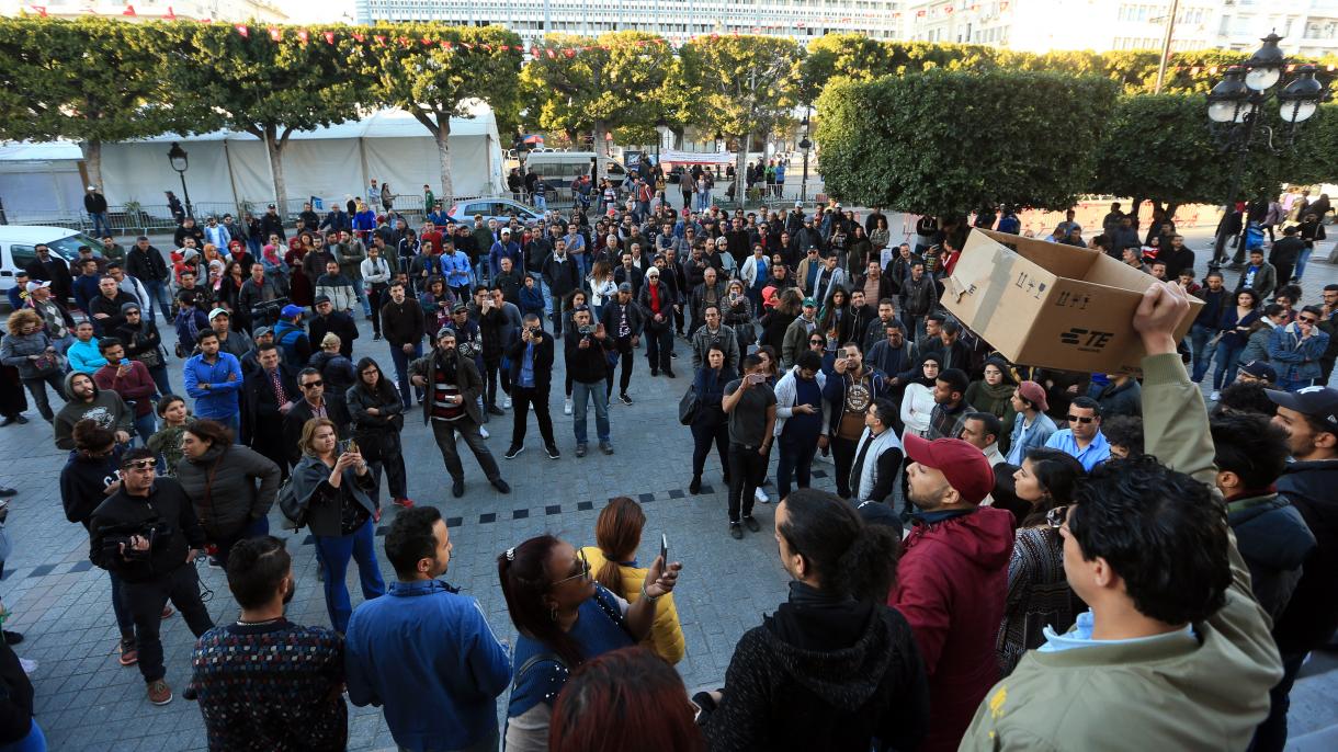 突尼斯民众抗议11名婴儿死亡事件