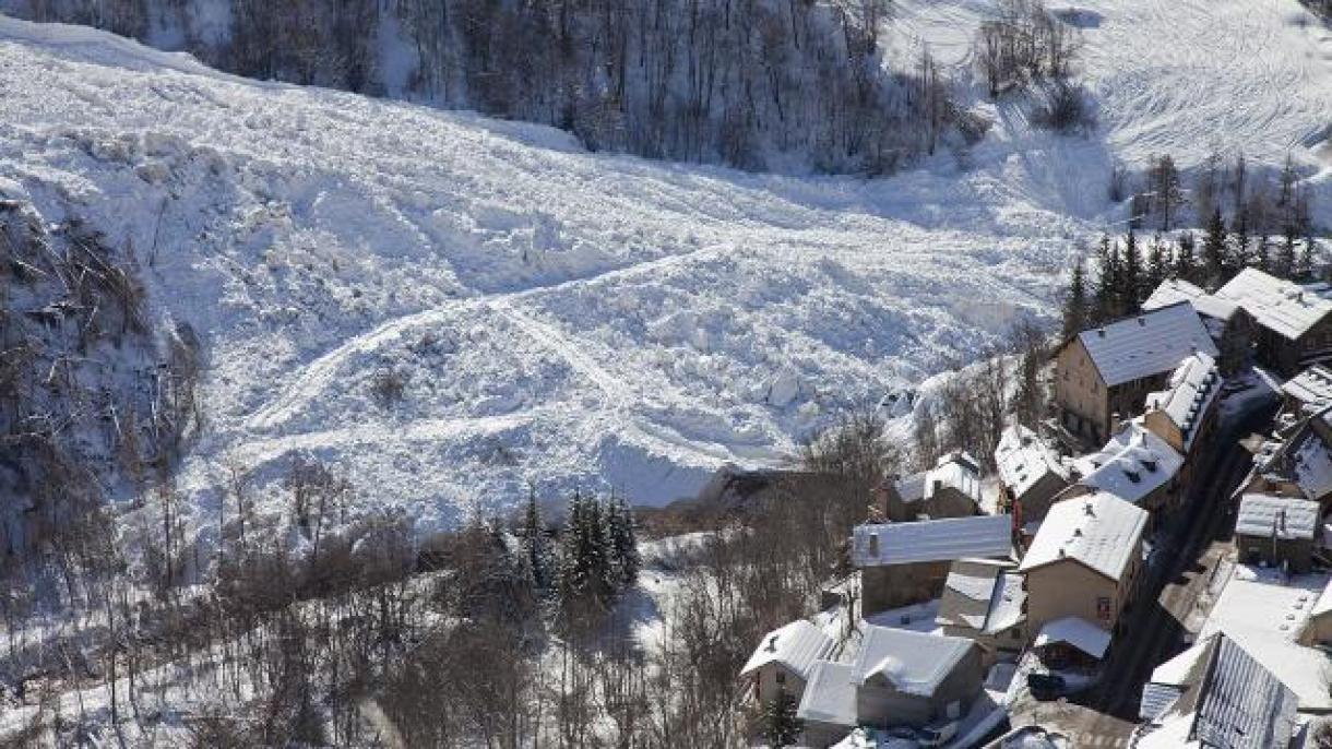 法国南部发生雪崩 3人死亡