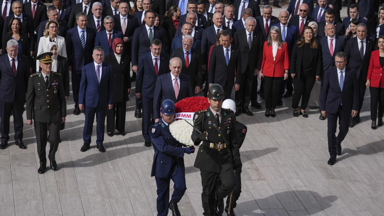 numan kurtulmus 23 nisan anitkabir.jpg