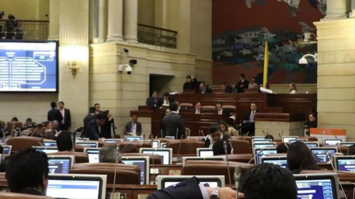 Cámara de Representantes de Colombia debate moción de censura contra el ministro de Defensa