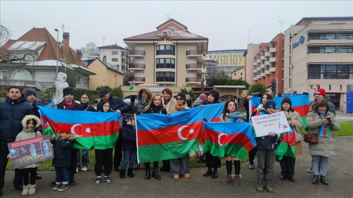 تظاهرات آذربایجانی‌های در اعتراض به تخریب مجسمه خورشید بانو ناتوان در فرانسه
