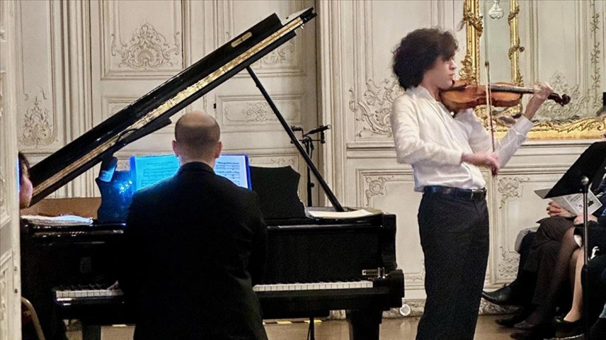 Bartu Elçi-Özsoy y Clement Caillier dan concierto en París para damnificados de terremotos
