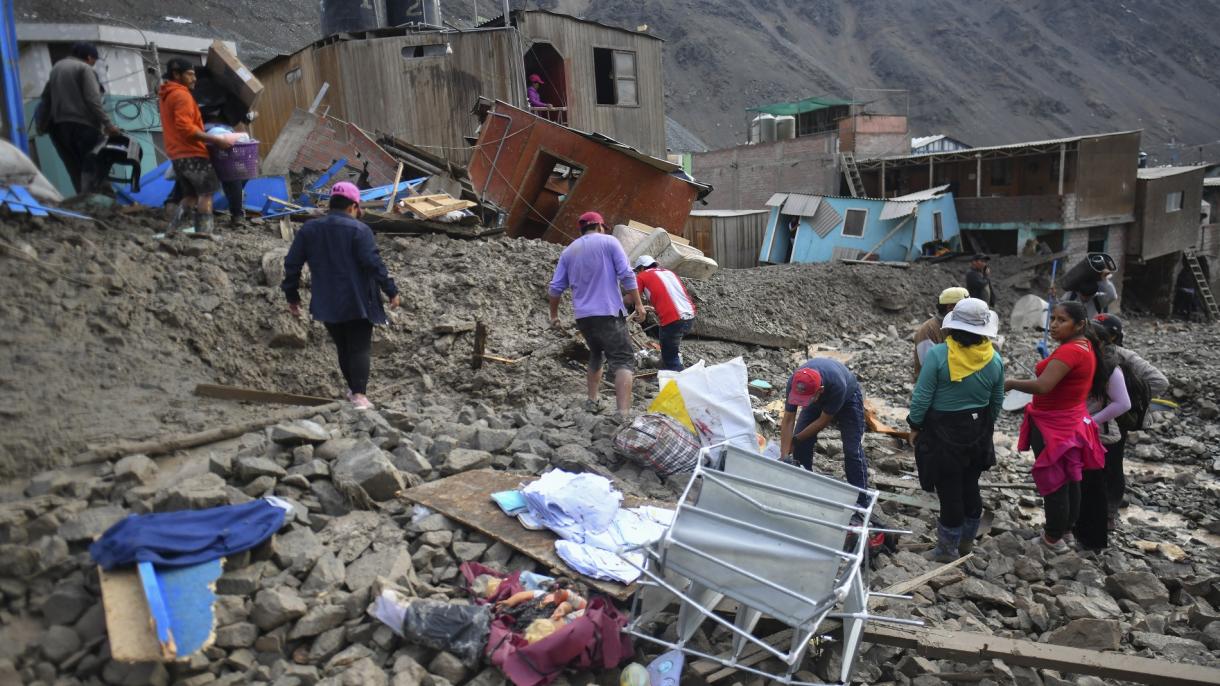 Decenas de muertos y heridos por deslizamientos de tierra en Perú