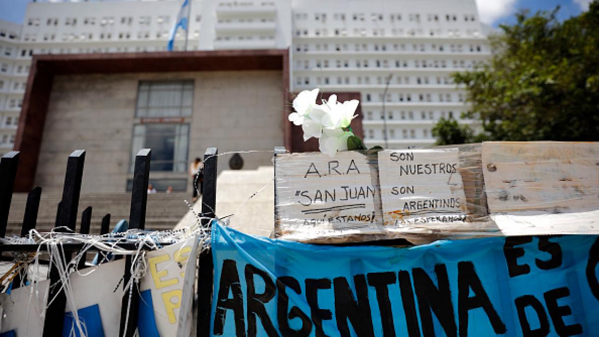 Policía argentina allana base naval argentina por la investigación del submarino desaparecido