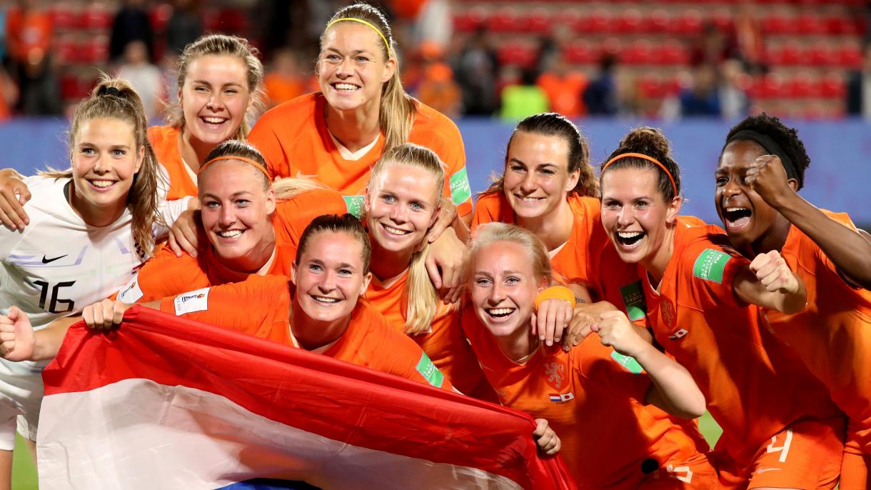 زنانالار فوتبالی: هلند چأریک فینالدا
