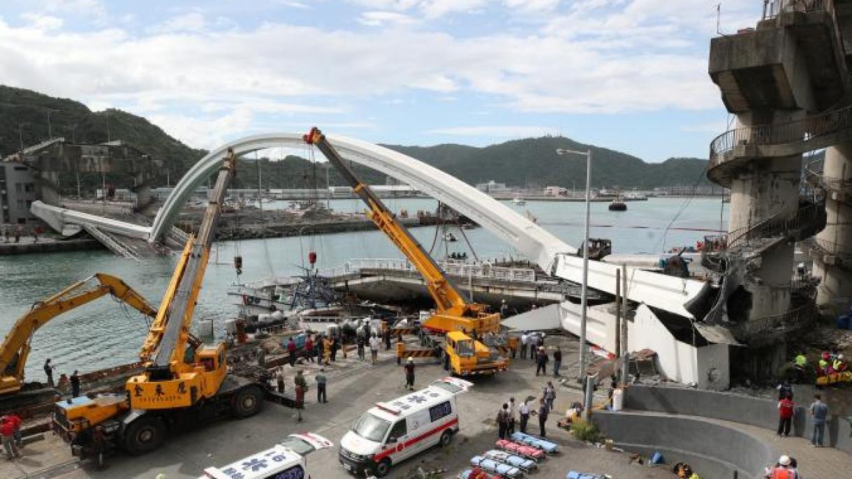 Taiwan, crolla ponte, almeno 12 feriti e 5 dispersi