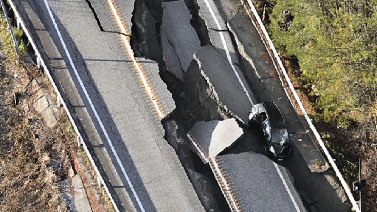ژاپونیادا زلز‌له نتیجه‌سینده هلاک اولان‌لارین سایی آرتیر
