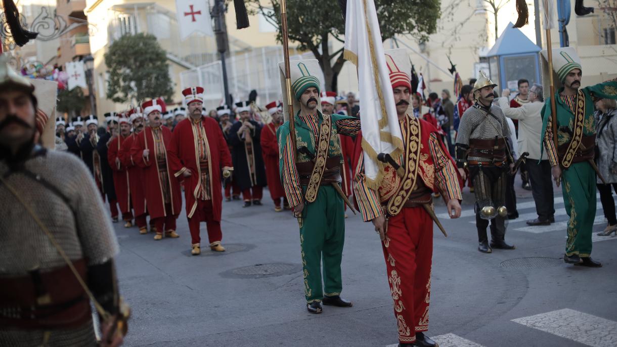 Fuerte voz de la historia Mehteran (Banda militar otomana) TRT Español