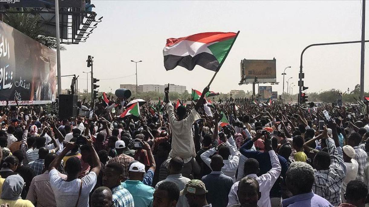 13 pessoas mortas em manifestações após o golpe militar no Sudão