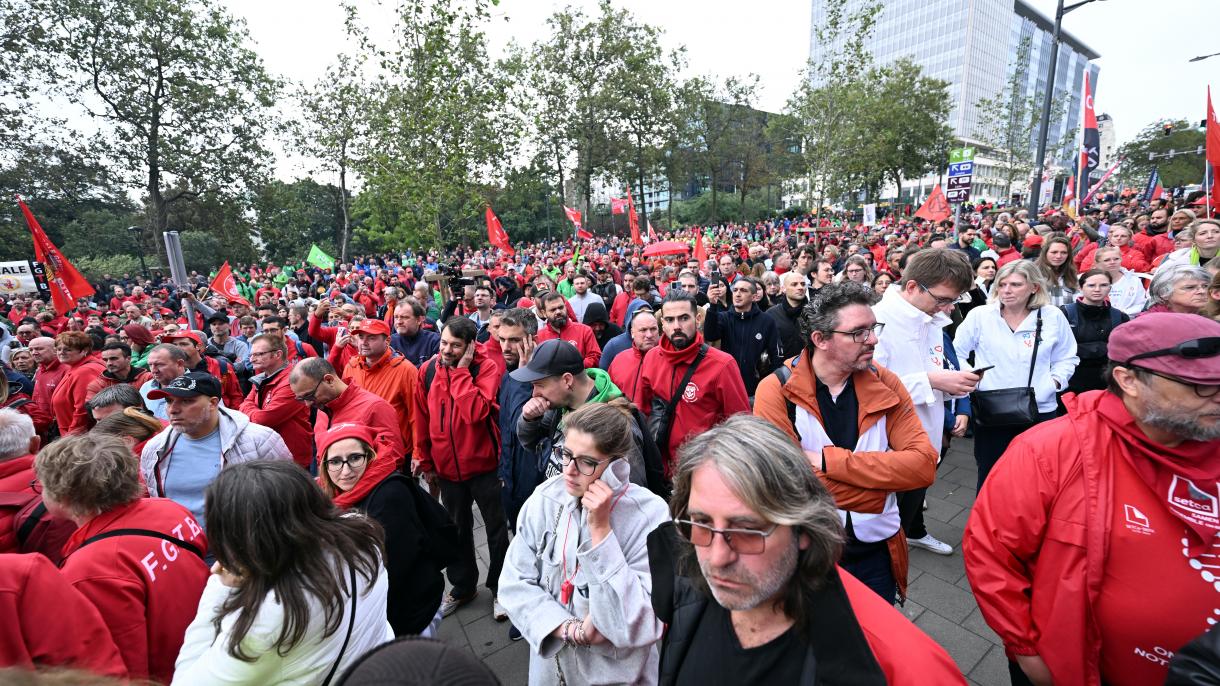 比利时民众抗议限制抗议权法案