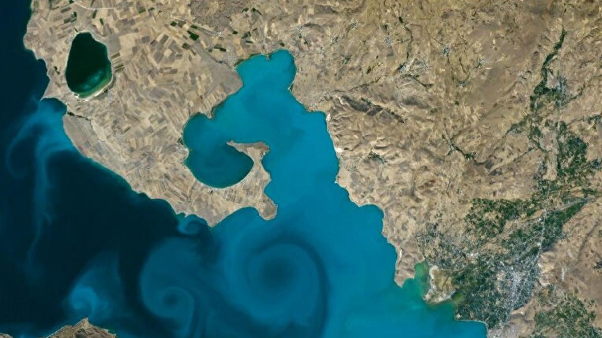 La foto del lago Van llega a la final en el concurso de la NASA