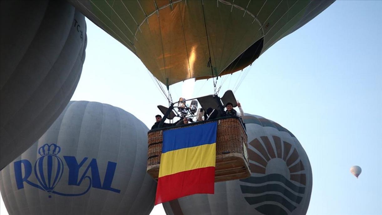 Baloane cu aer cald cu tricolorul românesc au zburat în Cappadocia
