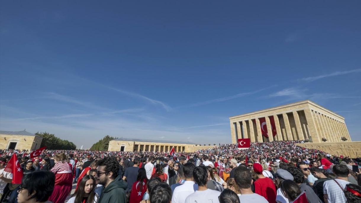 Anitkabir ha accolto 221 mila 717 visitatori in un giorno