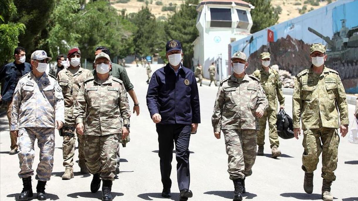 El ministro de Defensa y escalafón militar siguen la Operación Garra-Tigre desde la frontera