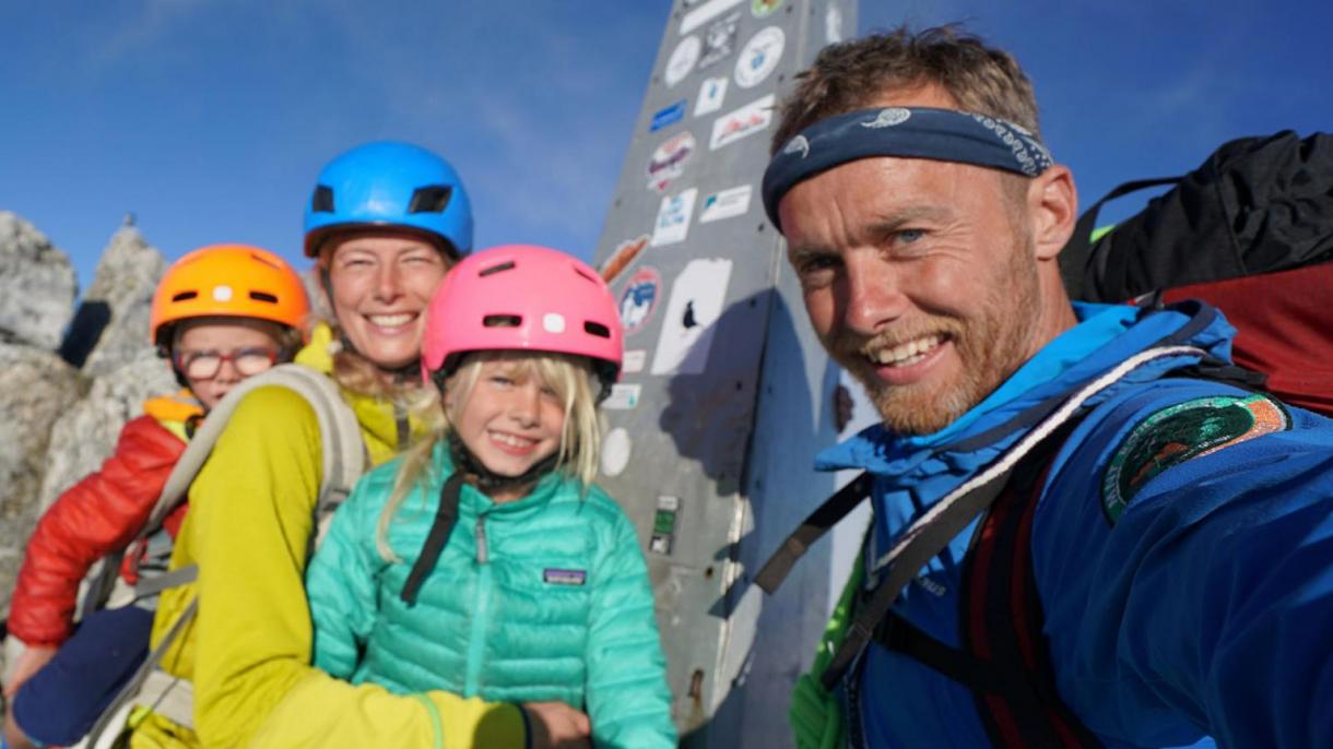 کودک 3 ساله، جوانترین فرد صعود کننده به کوه پیز بادیل با ارتفاع 3 هزار و 308 متر