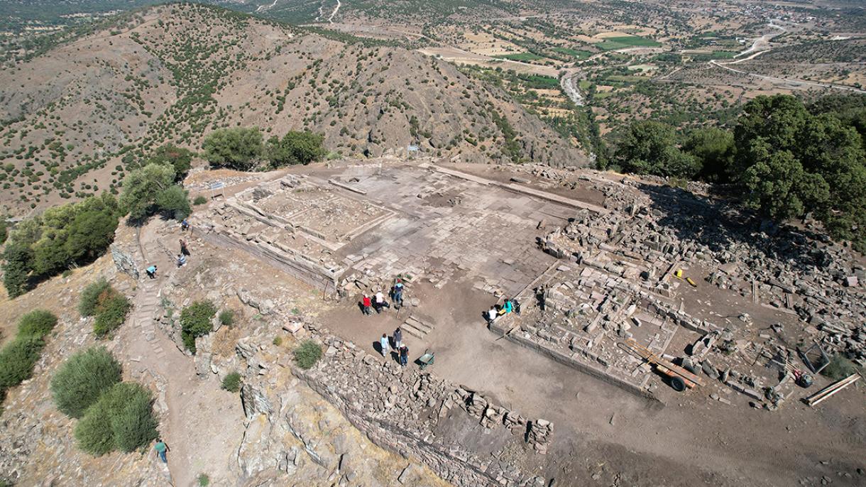 Fue revelada la silueta del Templo de Atenea en la Ciudad Antigua de Aigai