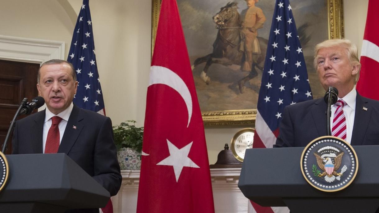 Erdogan e Trump discutem a situação na Síria, ressaltam a necessidade de "comunicação saudável"