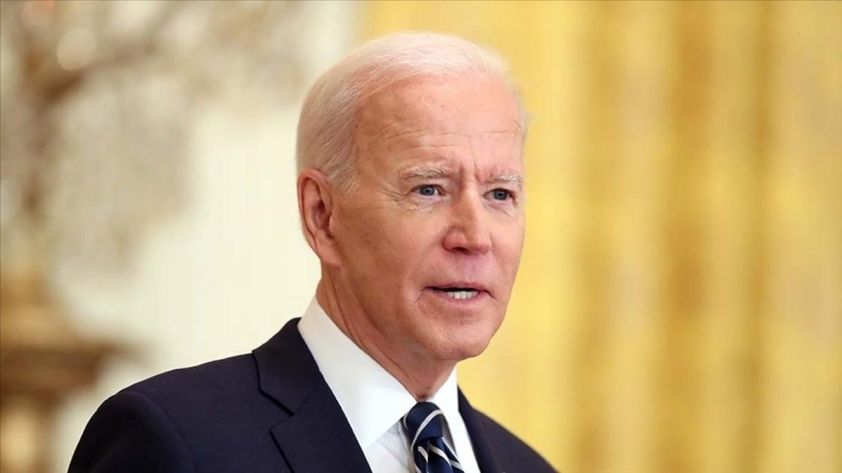 Biden confirma a Zelenski su respaldo a Ucrania en caso de una invasión rusa