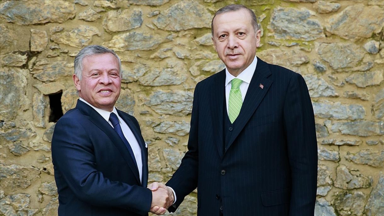 Jókívánságait fejezte ki Recep Tayyip Erdoğan II. Abdullah jordán királynak