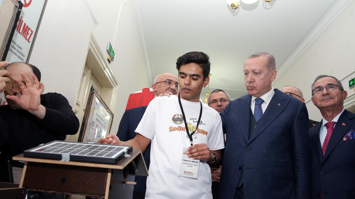 Estudantes inventores apresentaram a Erdogan os seus projetos originais
