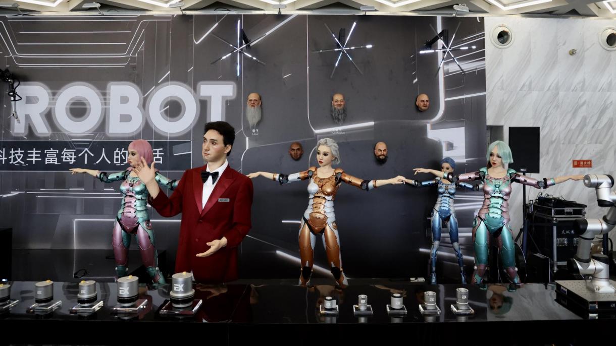 Conferința Mondială a Roboților are loc în capitala Chinei