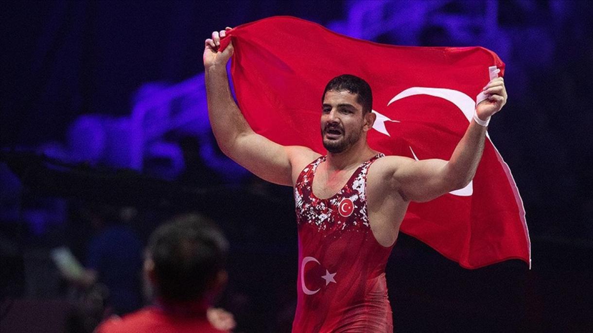 El luchador turco Taha Akgül se convierte en el campeón de Europa por décima vez
