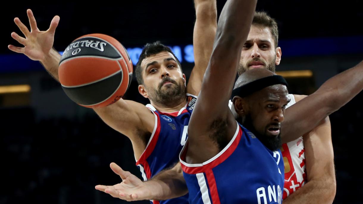 El Anadolu Efes obtuvo su cuarto triunfo en la Turkish Airlines Euroliga