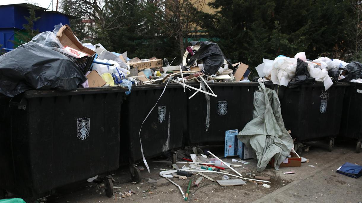 Pristin&aacute;ban sz&uuml;ks&eacute;g&aacute;llapotot hirdettek a hullad&eacute;k miatt
