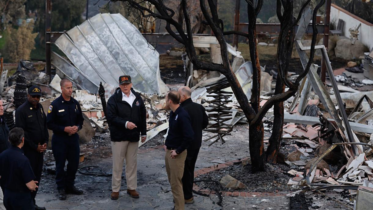 Trump visita la zona de los incendios forestales que dejan 76 muertos en California