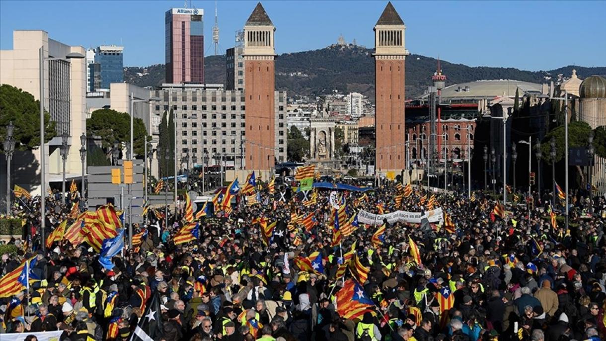 Grupos independentistas catalanes protestan contra la Cumbre Franco-Española en Barcelona