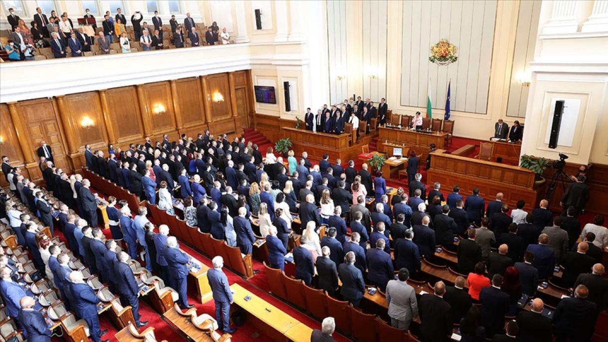 В България 46-ият парламентарен мандат, проведе първата си сесия...