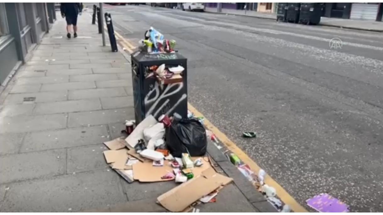 اعتصاب 12 روزه زباله گردها و انباشته شدن زباله‌ها در خیابان‌های پایتخت اسکاتلند