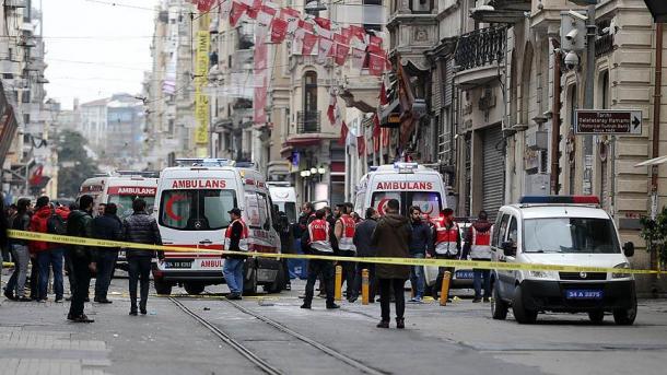 Atentado suicida em Istambul mata 5 e fere 36