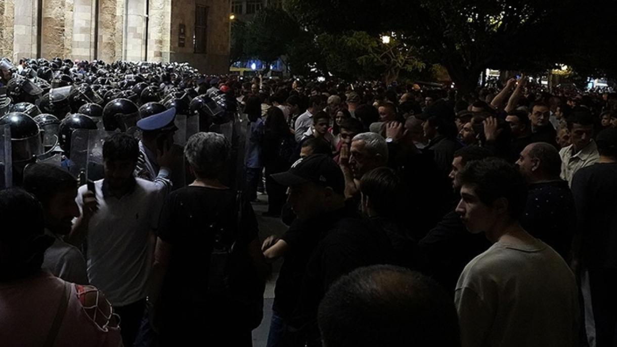 Над 240 демонстранти са задържани при антиправителствените протести в Ереван
