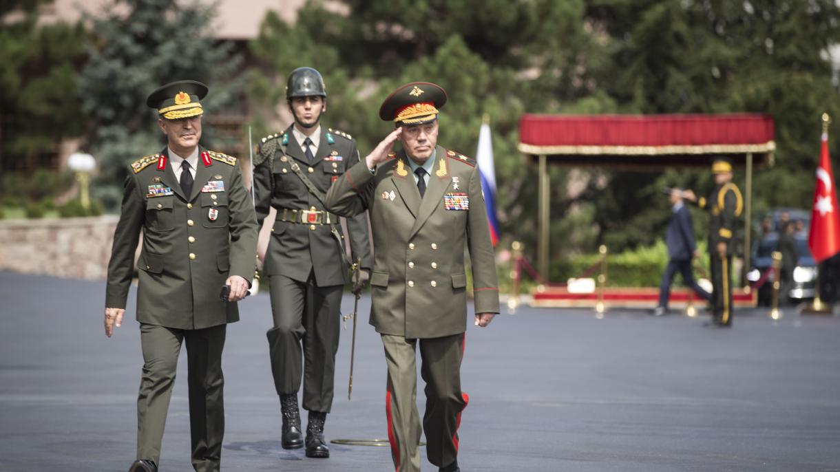 El jefe del Estado Mayor ruso Valeriy Gerasimov está en Ankara