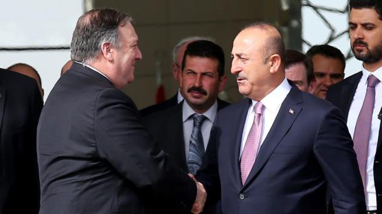 Çavuşoğlu se encontra com Mike Pompeo