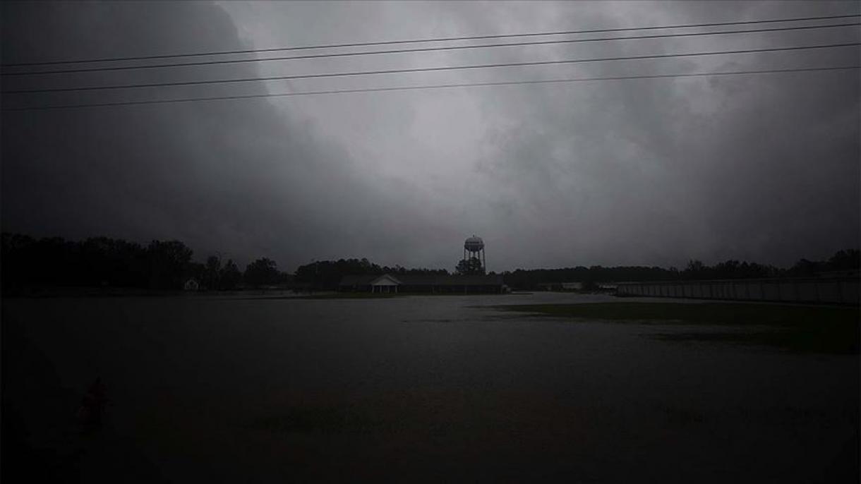 Uragano Isaias arriva in Carolina del Nord