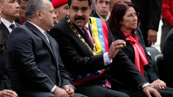 Oposição venezuelana move-se para retirar presidente