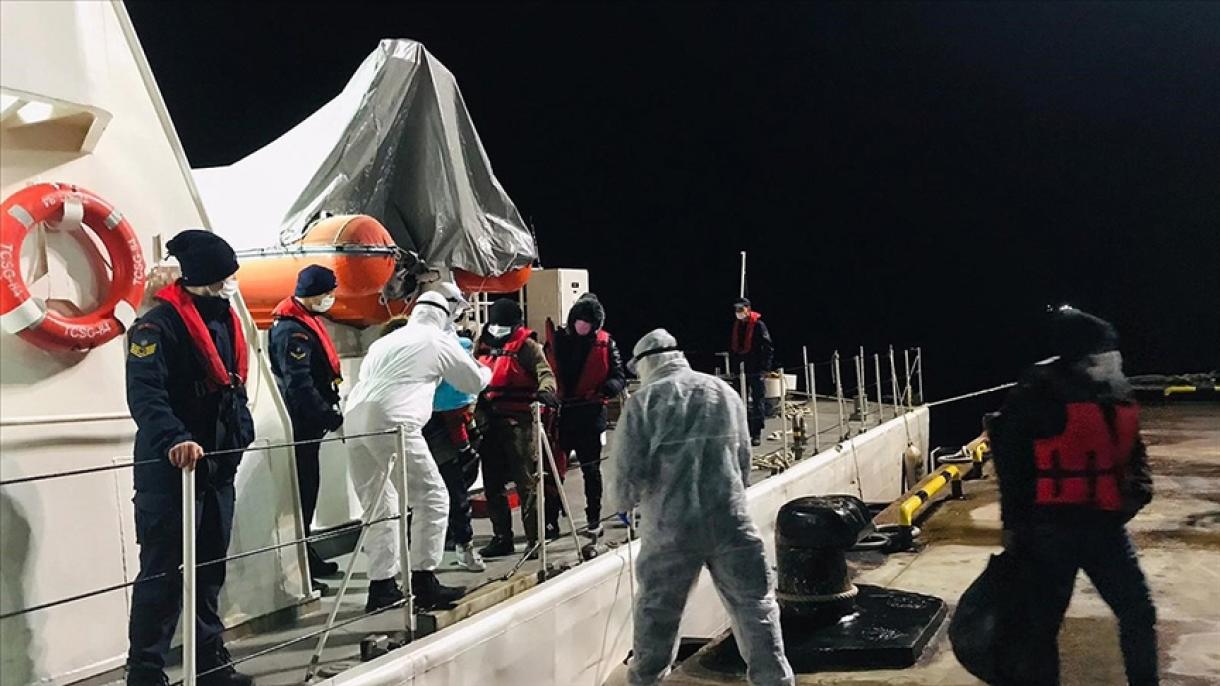 Спасени са 28 имигранти от гумена лодки край Дикили