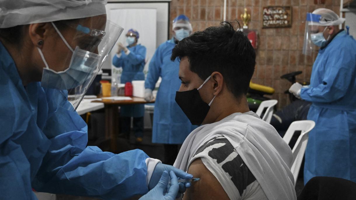 Uruguay, primer país latinoamericano en iniciar la vacunación contra el COVID-19 en menores de edad