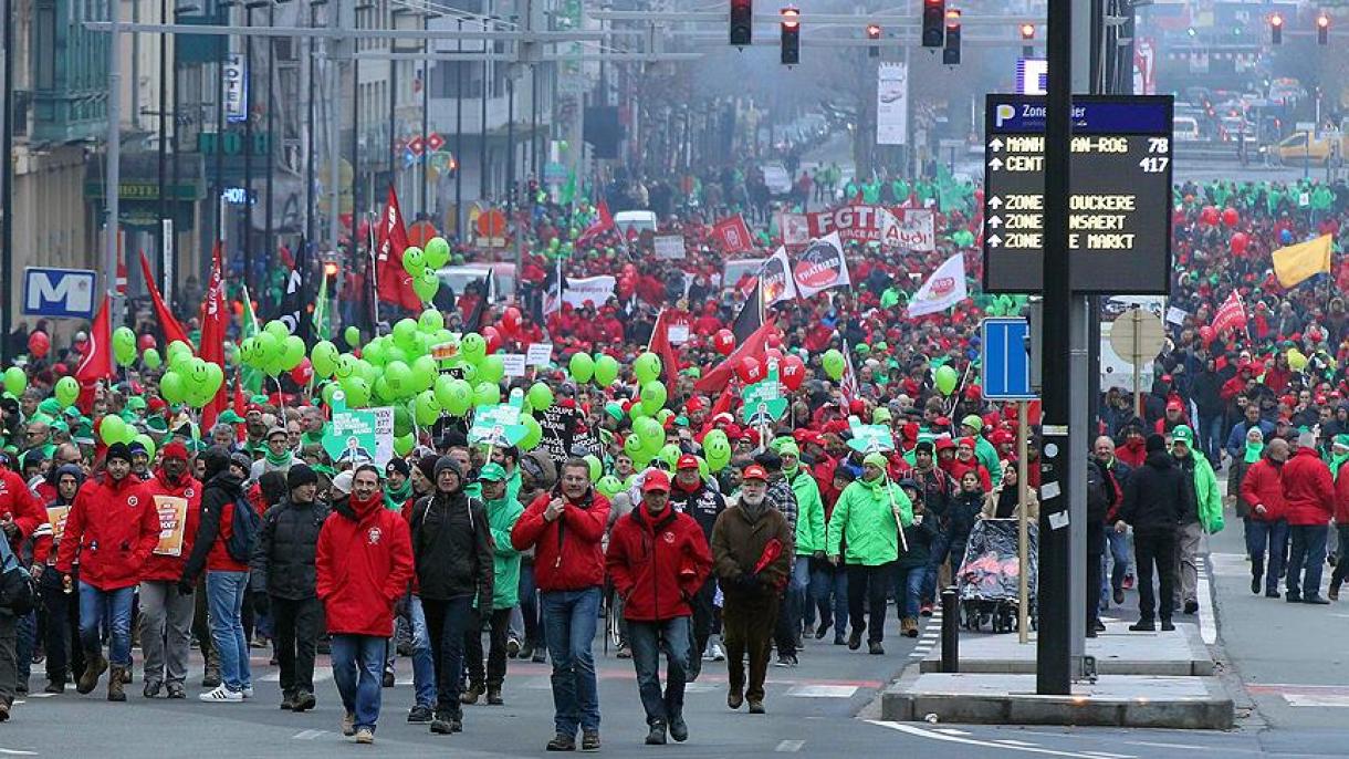 Los empleados en Bélgica mantienen la huelga para el mejoramiento de las condiciones de jubilación