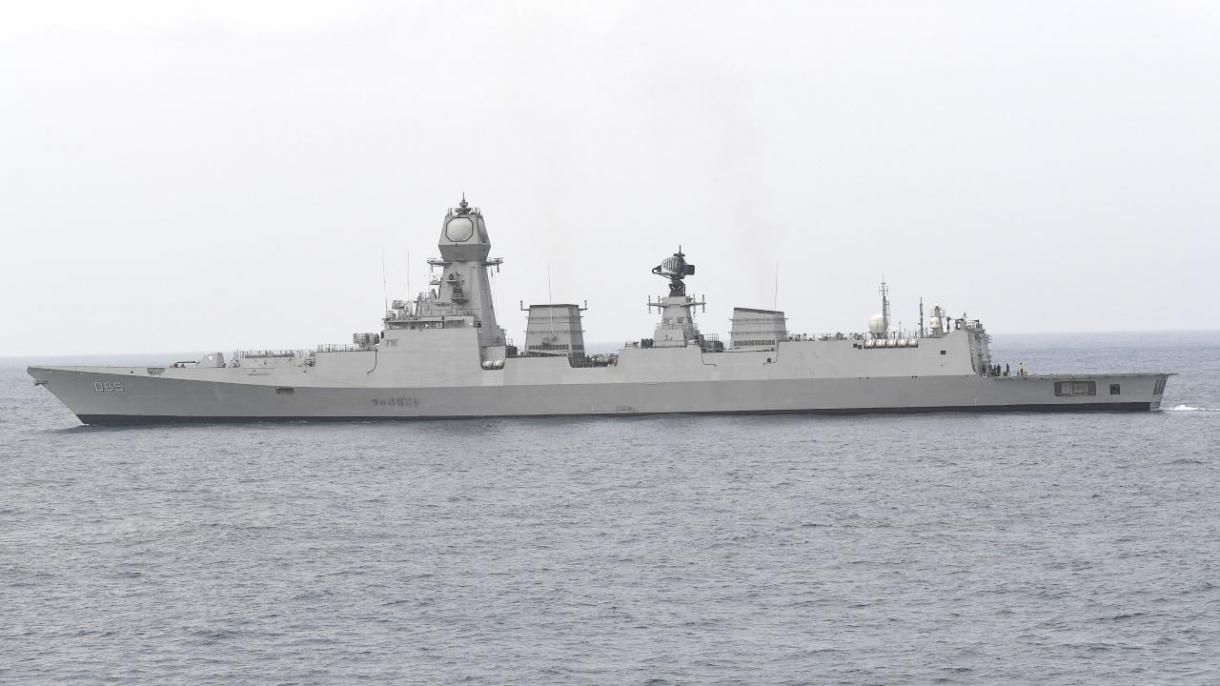 Индия дислоцира бойни кораби в Арабско море...