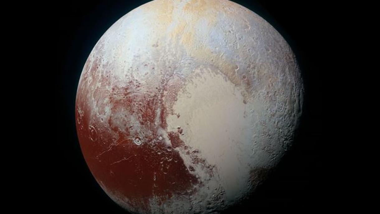 Puede existir un océano bajo la superficie glaciar del planeta enano Pluto