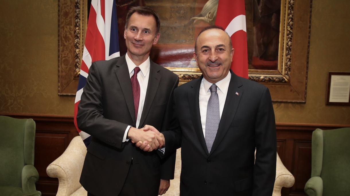 Çavuşoğlu és Hunt kétoldalú találkozót tartott Londonban